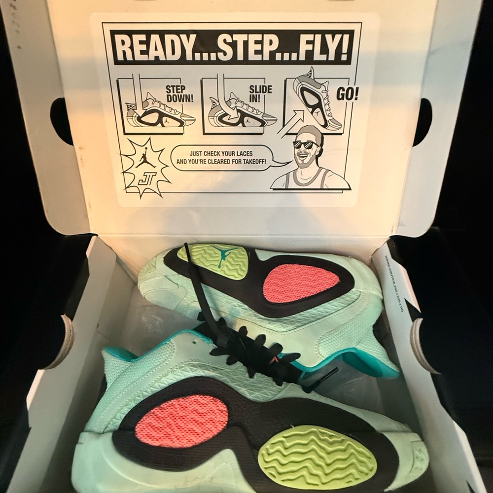 Barely worn, Jordan Tatum 2 Mint Foam/lava Glow Black, size 5.5Y